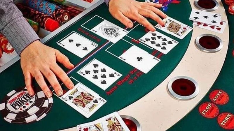 Khi Nào Nên Úp Bài Trong Liêng? Bí Mật Giúp Tránh Mất Tiền