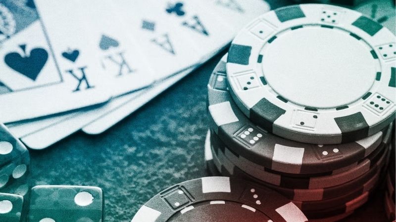 Liêng Khác Poker Như Thế Nào? So Sánh Chi Tiết Từ A Đến Z