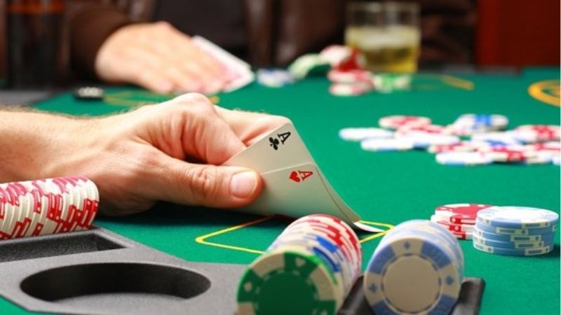 Liêng Khác Poker Như Thế Nào? So Sánh Chi Tiết Từ A Đến Z